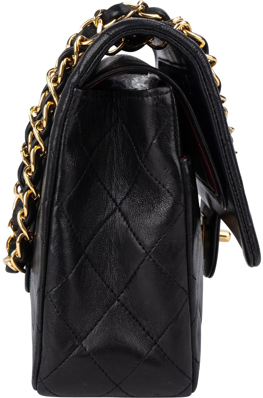 Chanel Chanel Quilted Lambskin 24K Gold Medium Double Flap Crossbody Bag Zwart