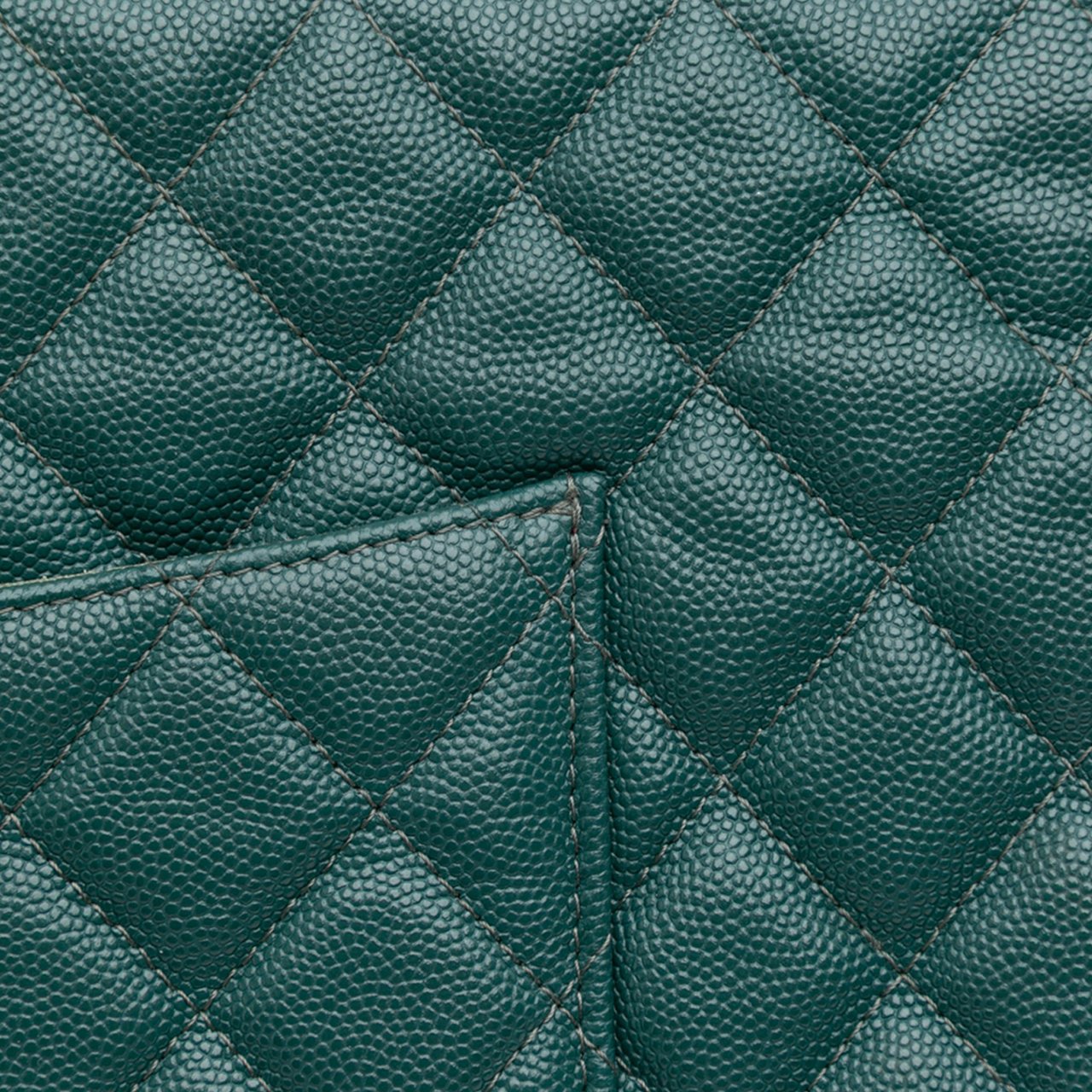 Chanel Large Quilted Caviar O Case Clutch Groen