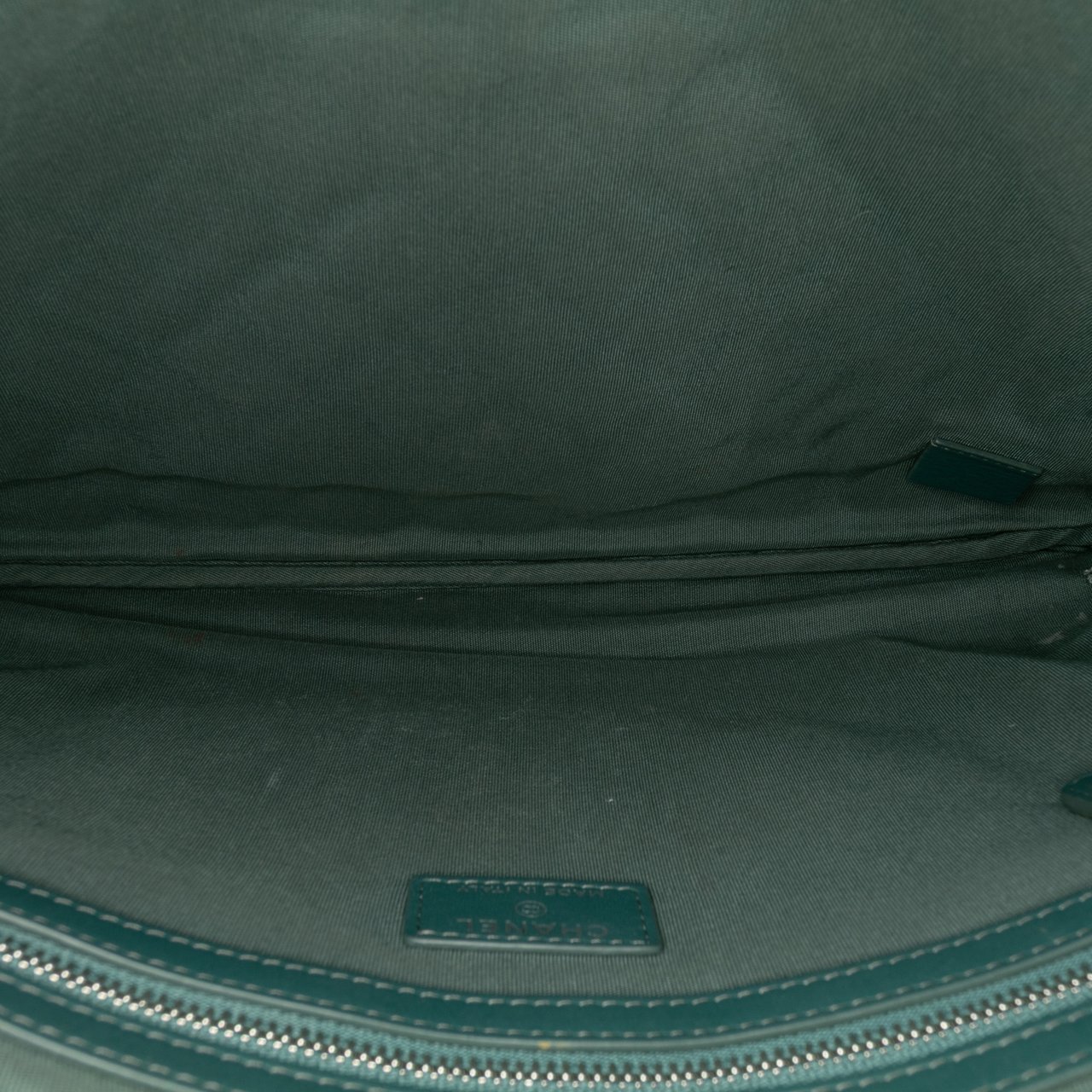 Chanel Large Quilted Caviar O Case Clutch Groen