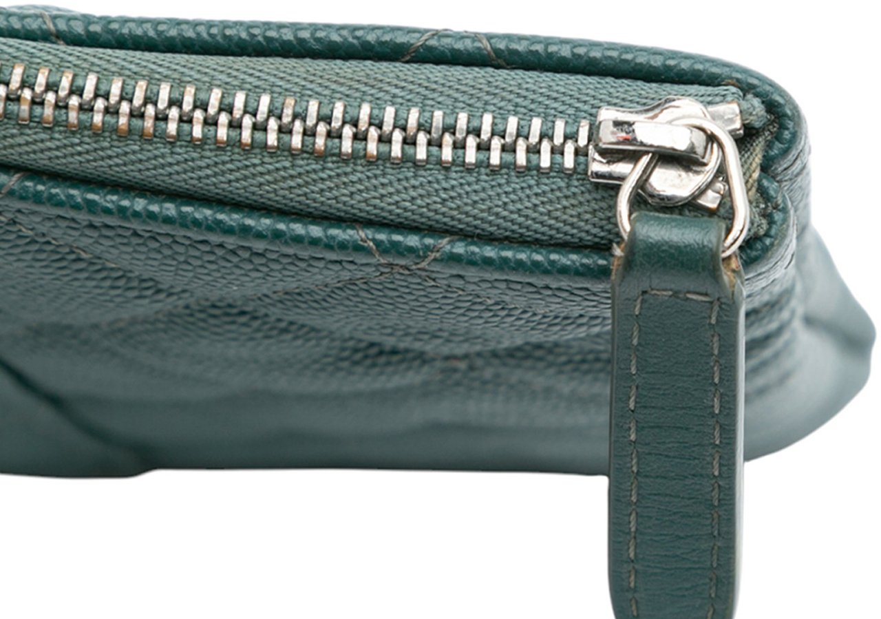 Chanel Large Quilted Caviar O Case Clutch Groen