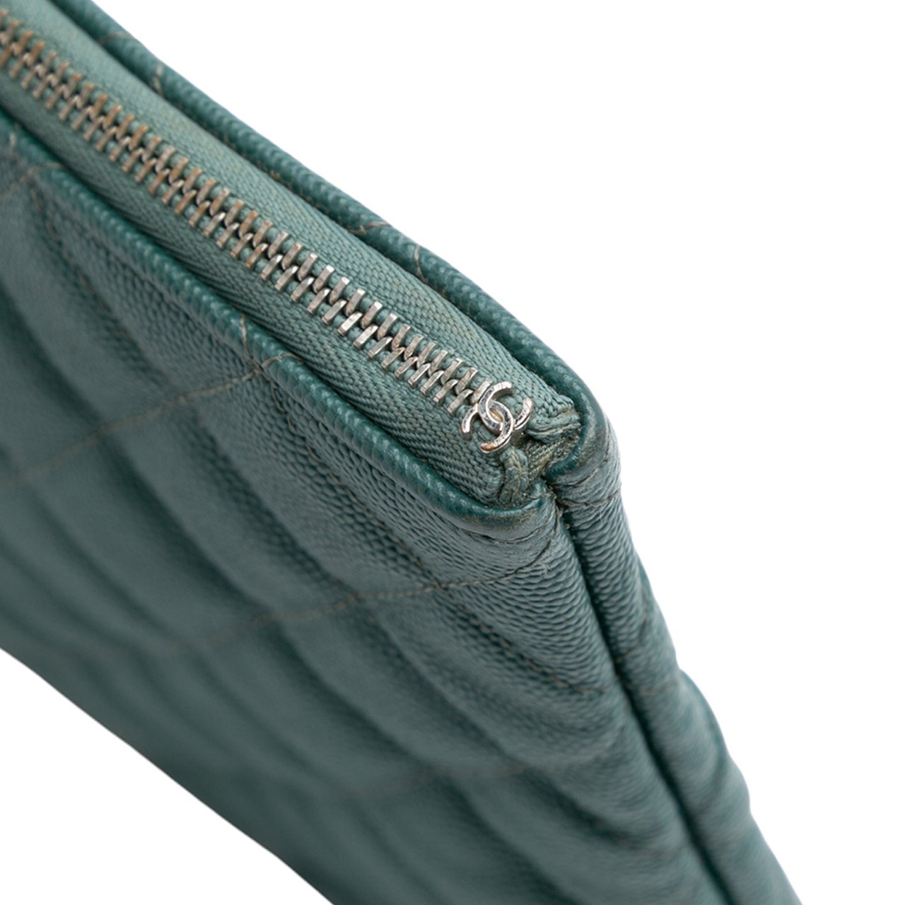 Chanel Large Quilted Caviar O Case Clutch Groen