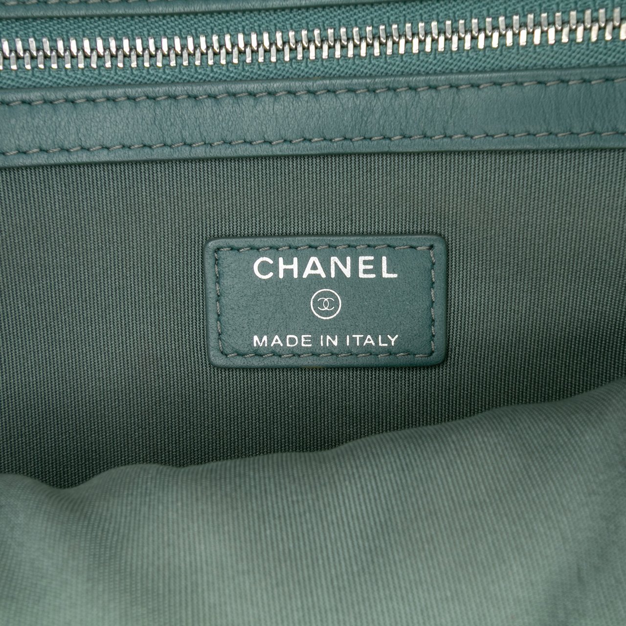 Chanel Large Quilted Caviar O Case Clutch Groen