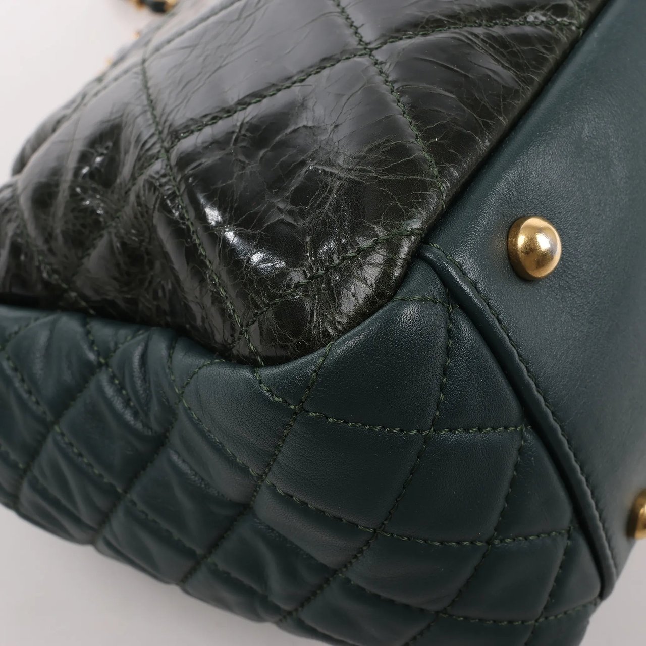 Chanel Chanel Reissue Accordion Quilted Leather Mix Shoulder Bag in Green Groen