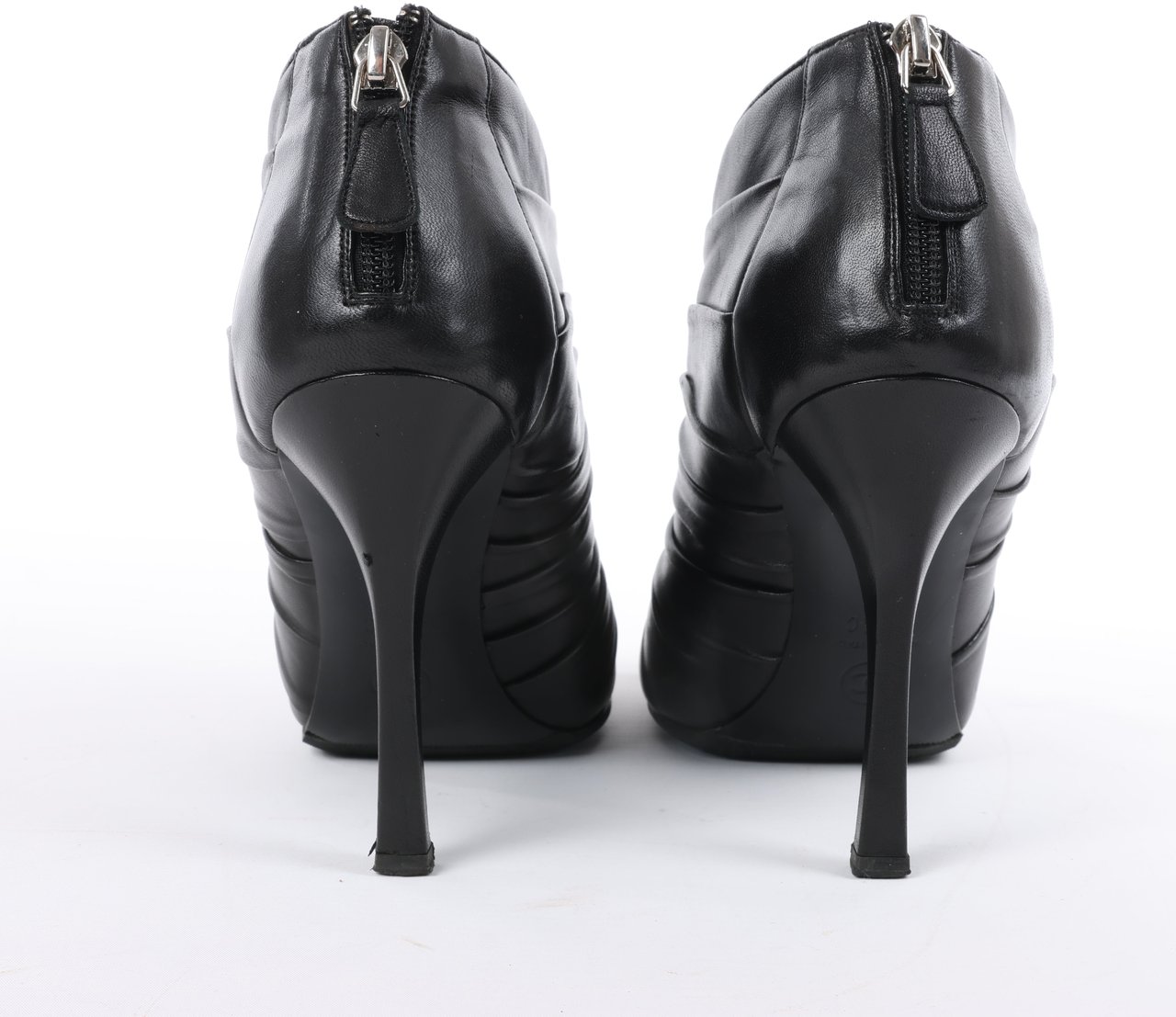 Chanel Chanel Coco Mark Camelia Leather Booties in Black G28629, Size 37.5 EU Zwart