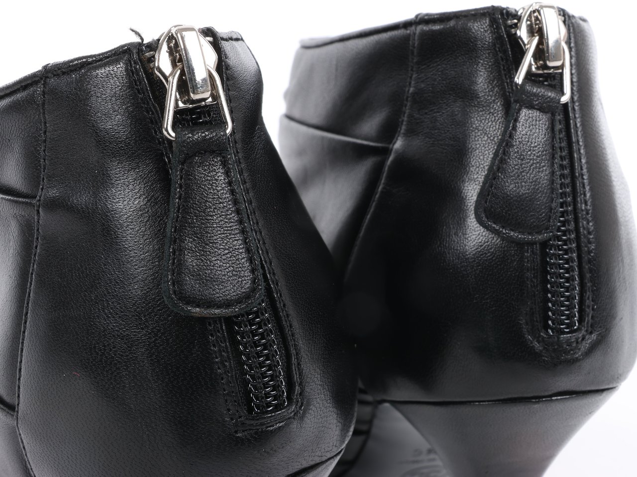 Chanel Chanel Coco Mark Camelia Leather Booties in Black G28629, Size 37.5 EU Zwart