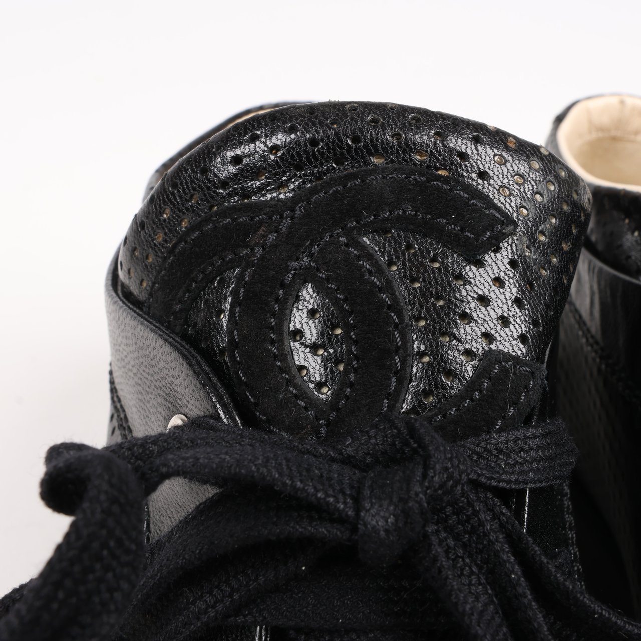 Chanel CHANEL Coco Mark 11P Suede x Leather Sneakers 37 in Black G25313 Zwart