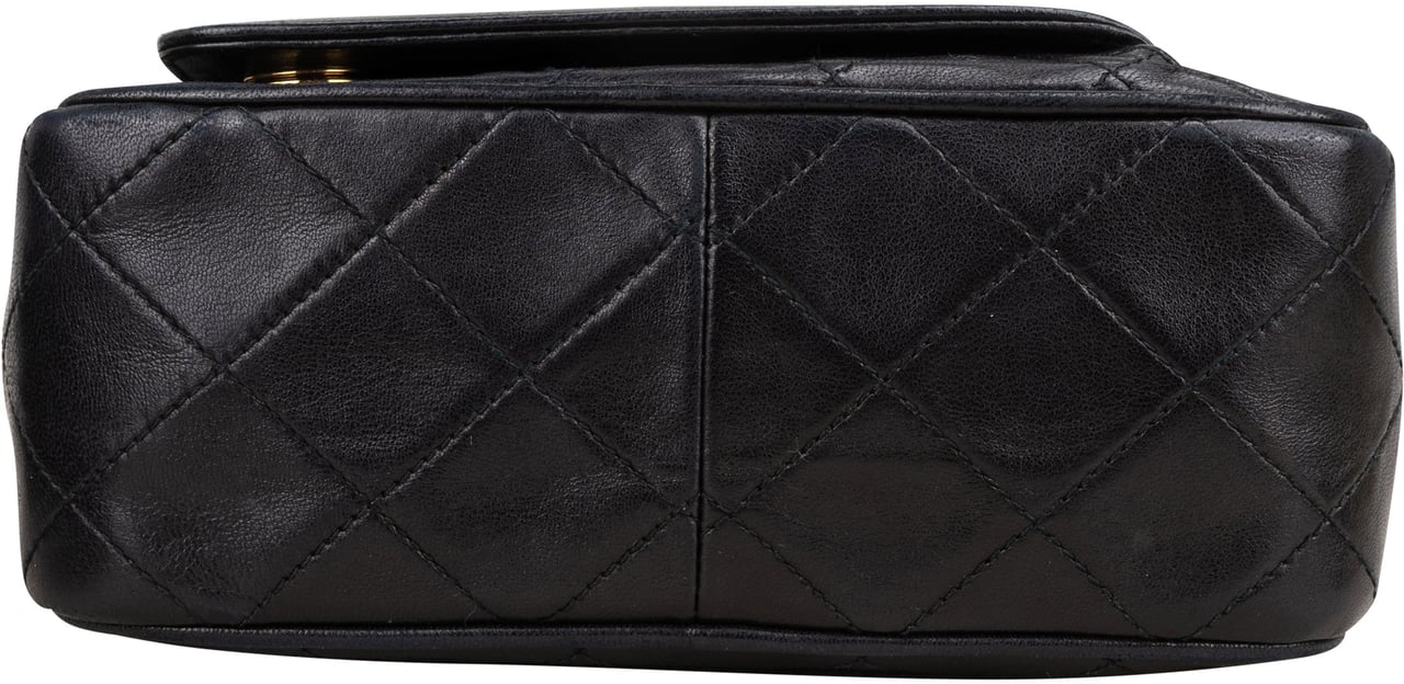 Chanel Chanel Quilted Lambskin CC Camera Crossbody Bag Zwart