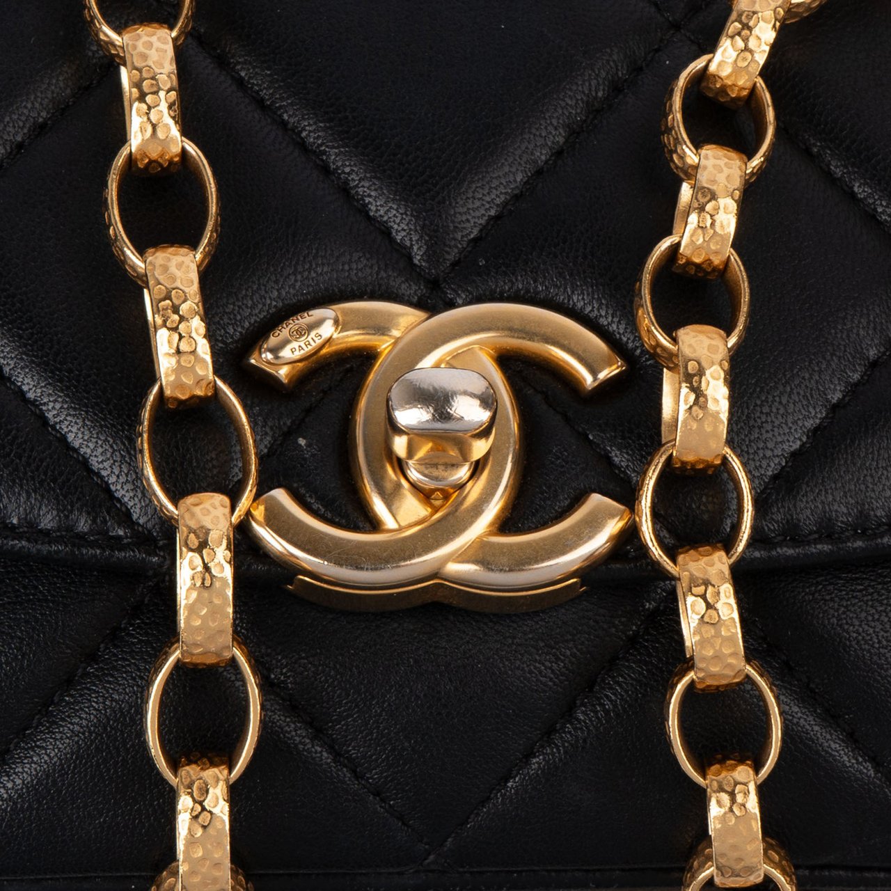 Chanel Chanel Quilted Lambskin Mini Coin Single Flap Crossbody Bag Zwart