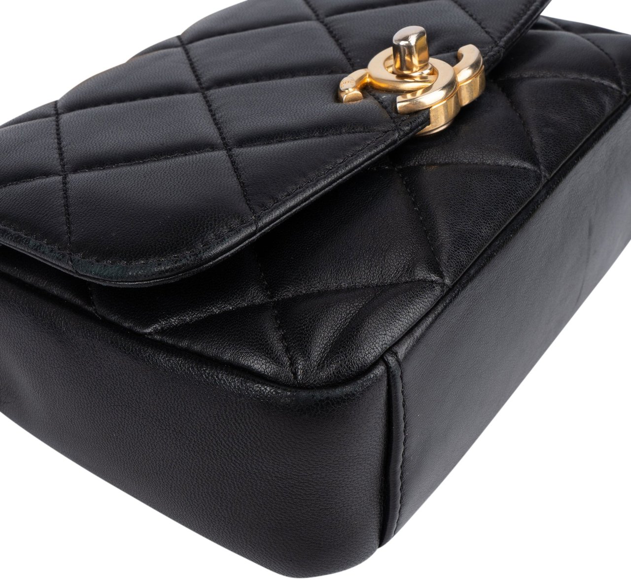 Chanel Chanel Quilted Lambskin Mini Coin Single Flap Crossbody Bag Zwart