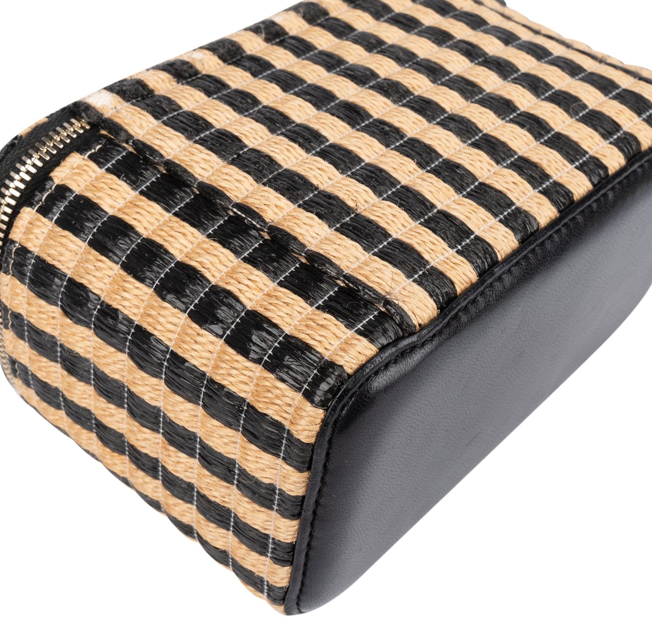 Chanel Chanel Woven Raffia CC Vanity Case Crossbody Bag Zwart