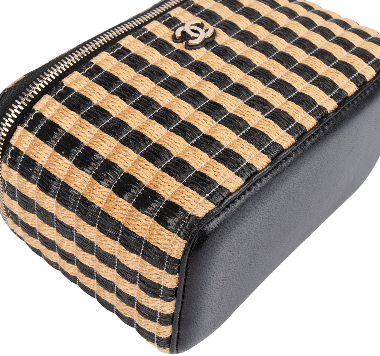 Chanel Chanel Woven Raffia CC Vanity Case Crossbody Bag Zwart