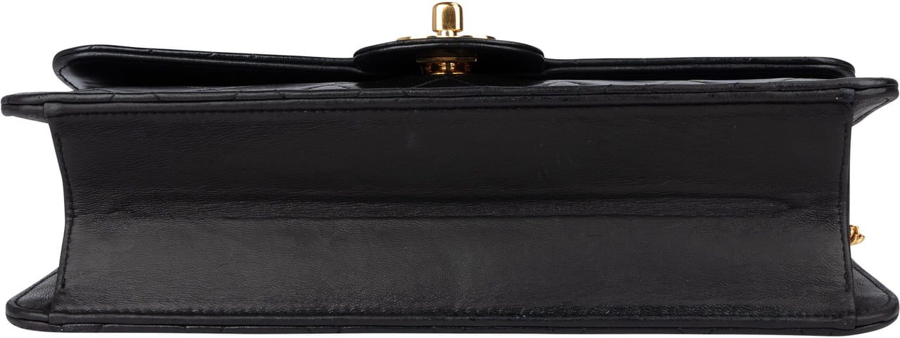 Chanel Chanel Quilted Lambskin 24K Gold Single Flap Crossbody Bag Zwart