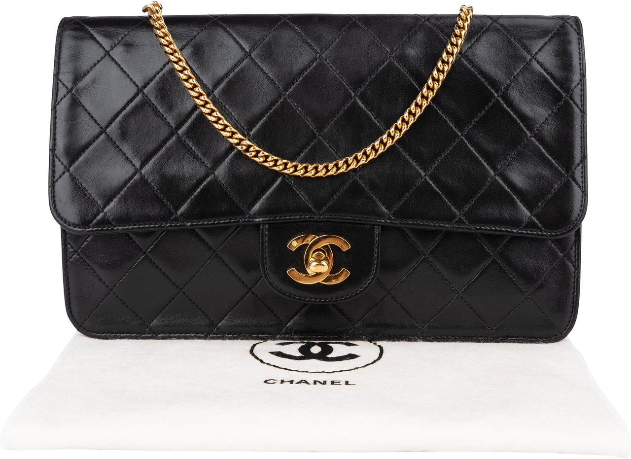 Chanel Chanel Quilted Lambskin 24K Gold Single Flap Crossbody Bag Zwart