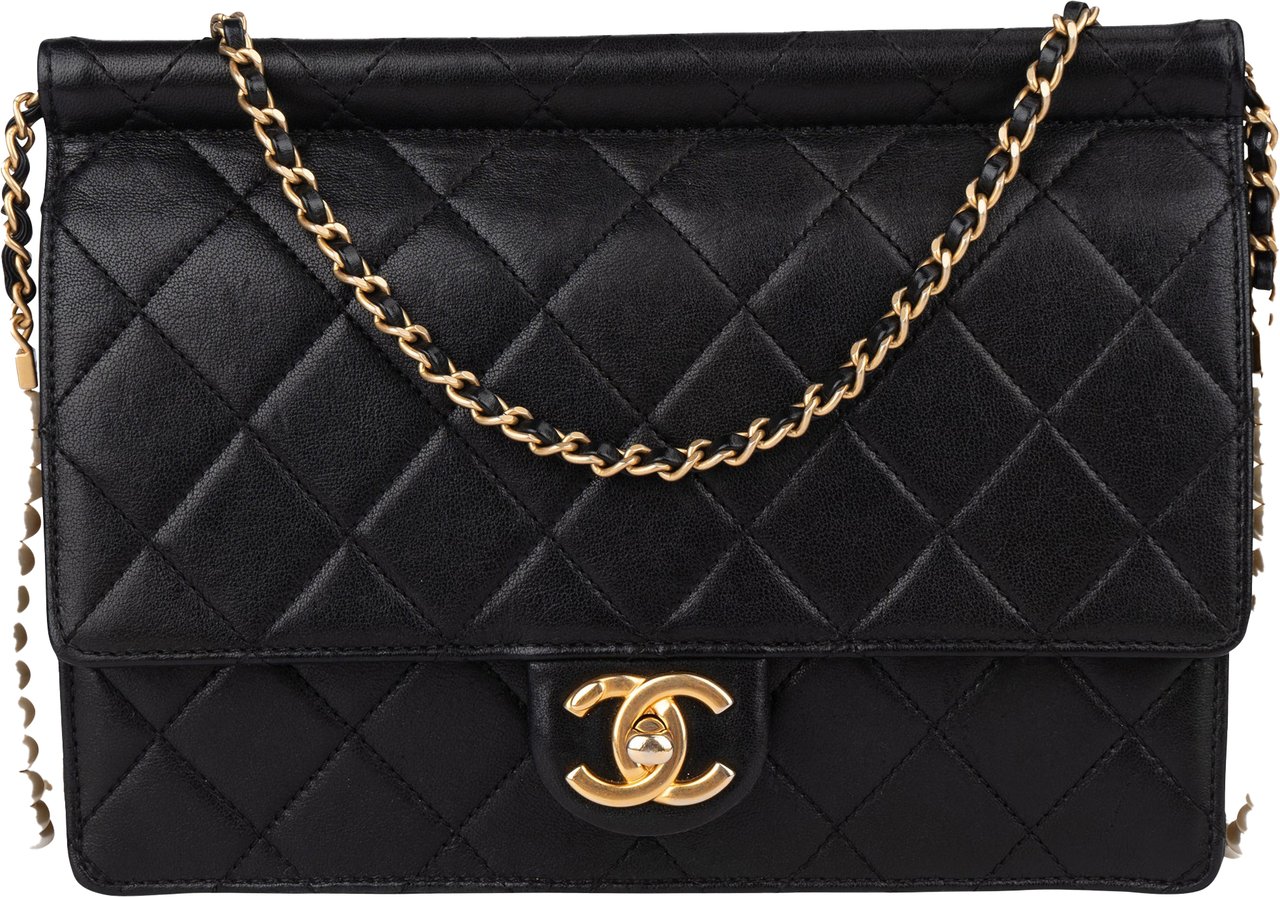 Chanel Chanel Quilted Lambskin Pearl Strap Single Flap Crossbody Bag Zwart