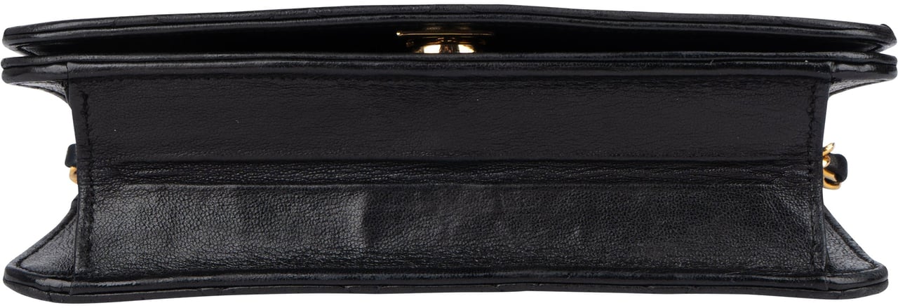 Chanel Chanel Quilted Lambskin 24K Gold Single Flap Crossbody Bag Zwart