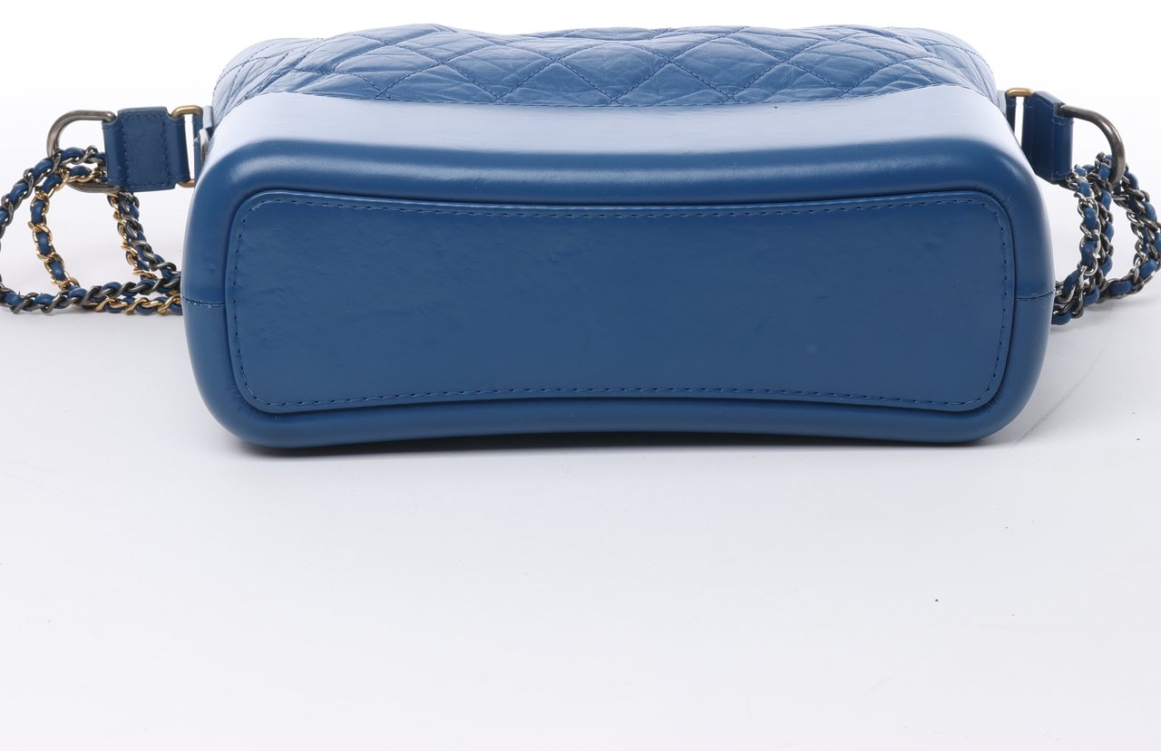 Chanel Chanel Gabrielle Doo Chanel Vintage calf Chain Shoulder Bag Blue Gold x Silver Metal Fittings 27113839 Blauw