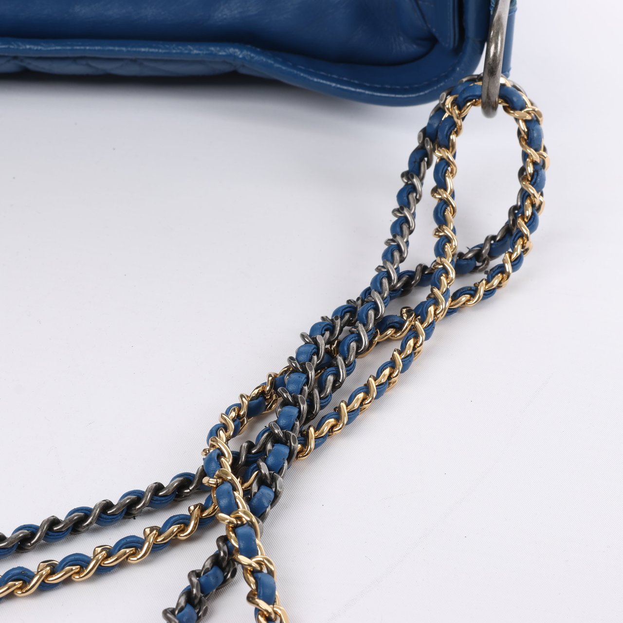 Chanel Chanel Gabrielle Doo Chanel Vintage calf Chain Shoulder Bag Blue Gold x Silver Metal Fittings 27113839 Blauw