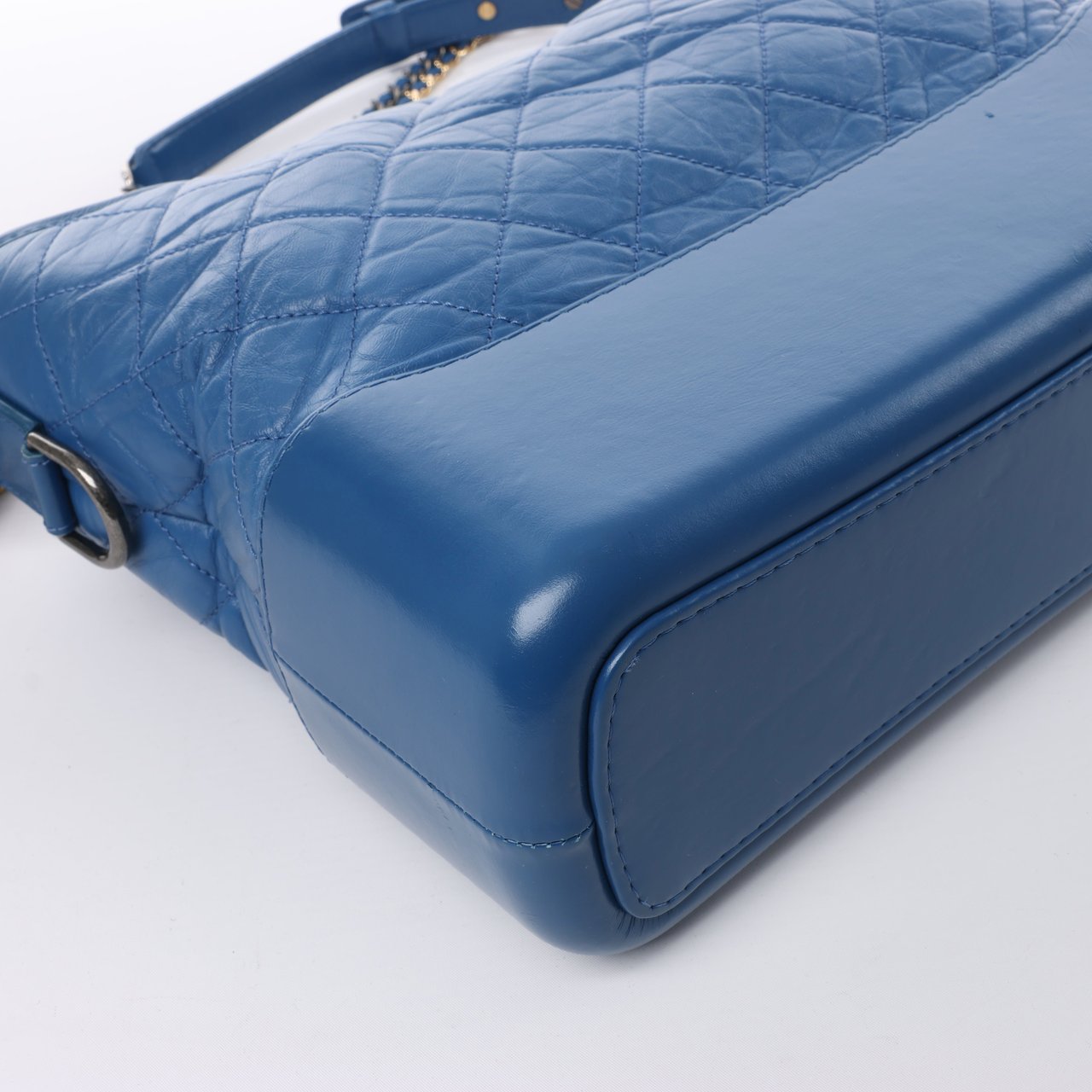 Chanel Chanel Gabrielle Doo Chanel Vintage calf Chain Shoulder Bag Blue Gold x Silver Metal Fittings 27113839 Blauw