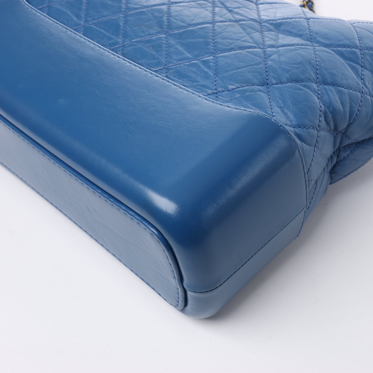 Chanel Chanel Gabrielle Doo Chanel Vintage calf Chain Shoulder Bag Blue Gold x Silver Metal Fittings 27113839 Blauw