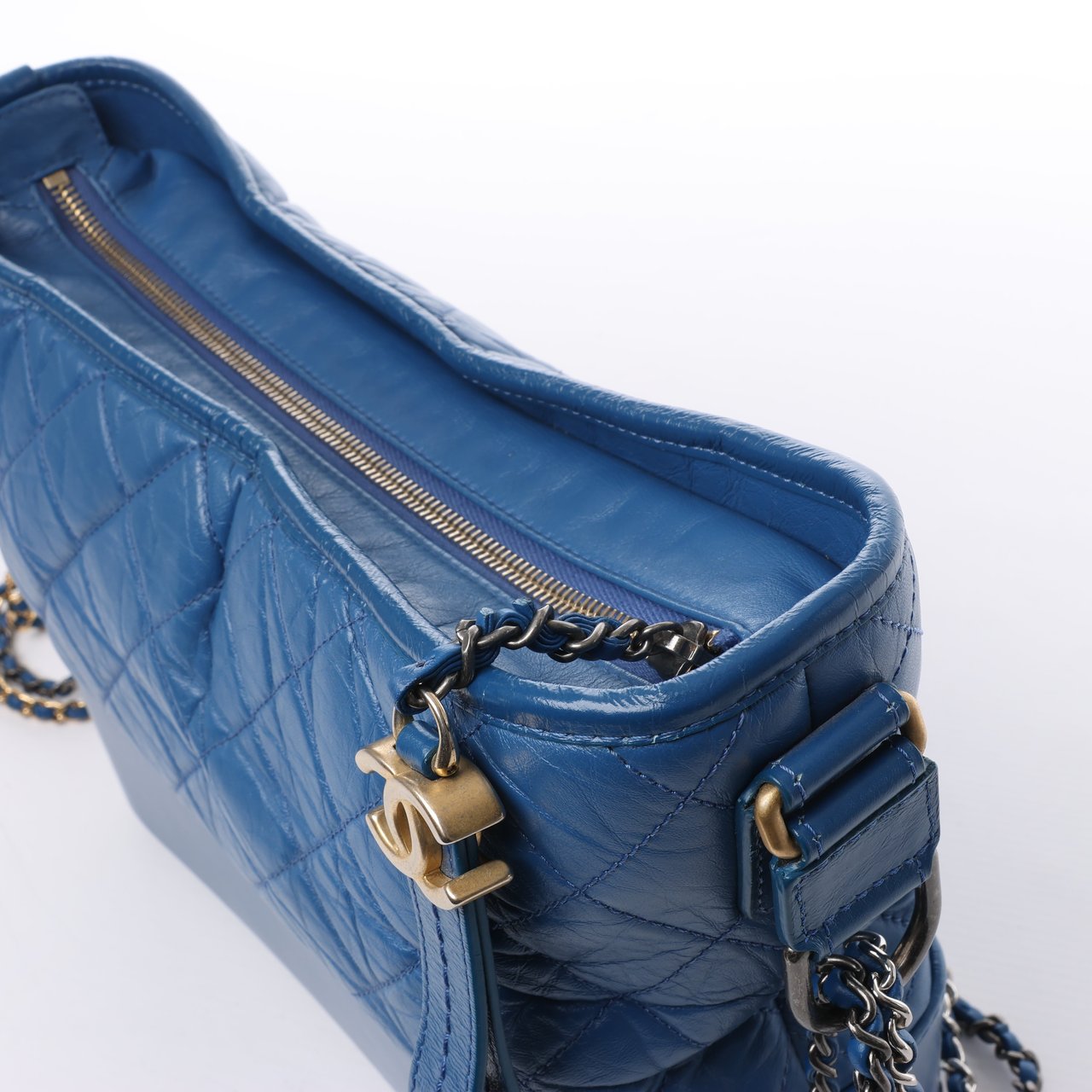 Chanel Chanel Gabrielle Doo Chanel Vintage calf Chain Shoulder Bag Blue Gold x Silver Metal Fittings 27113839 Blauw