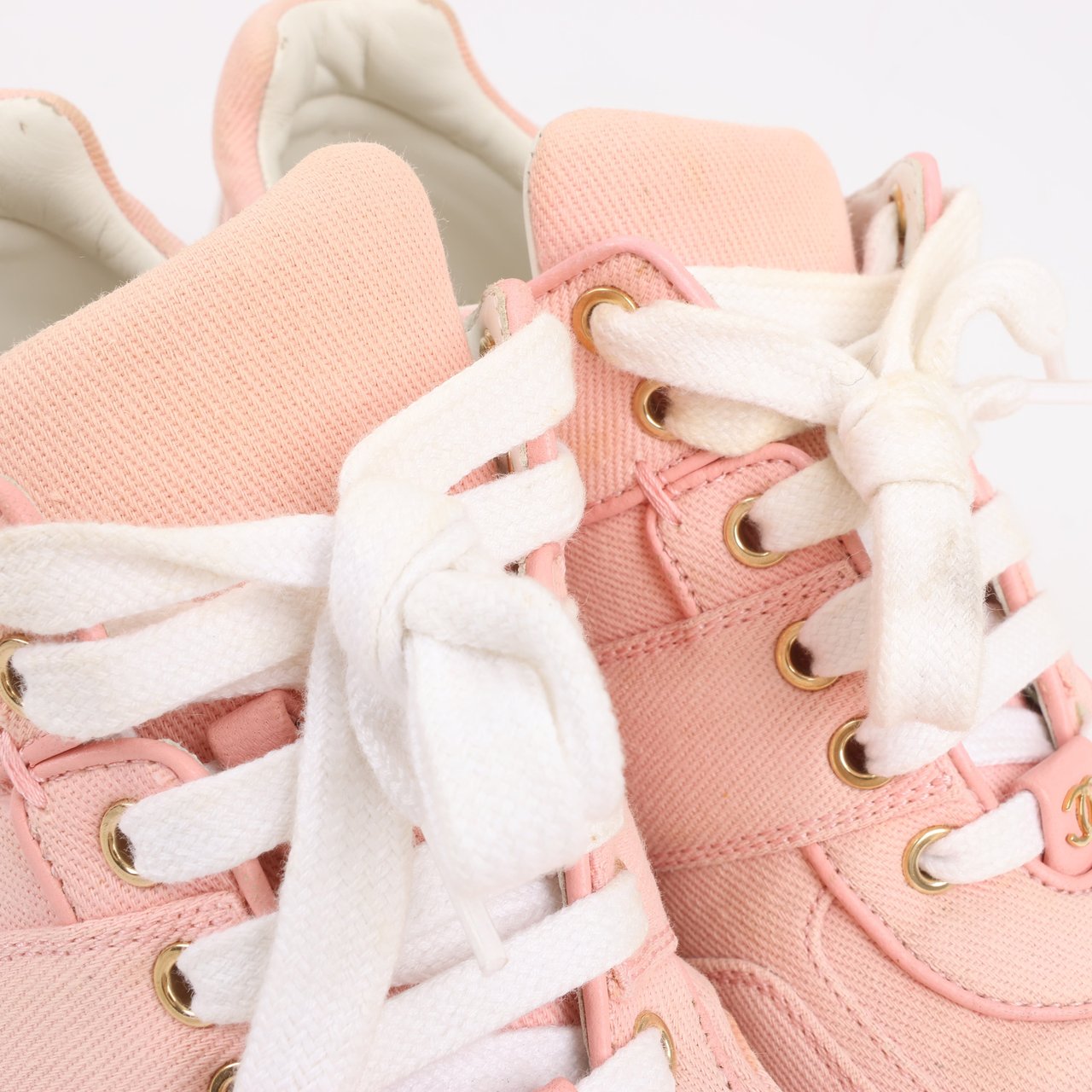 Chanel CHANEL Pink Canvas And White Leather CC Lace Up Sneakers, Size 38.5 EU Roze