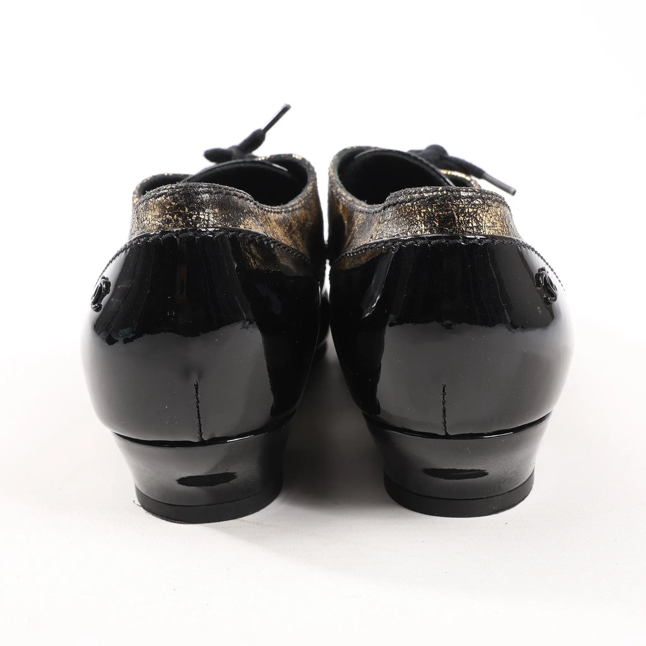 Chanel Chanel Coco Mark Patent Leather Loafers in Black x Gold G34275, Size 37 EU Zwart