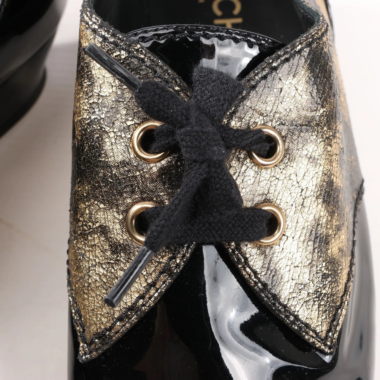 Chanel Chanel Coco Mark Patent Leather Loafers in Black x Gold G34275, Size 37 EU Zwart