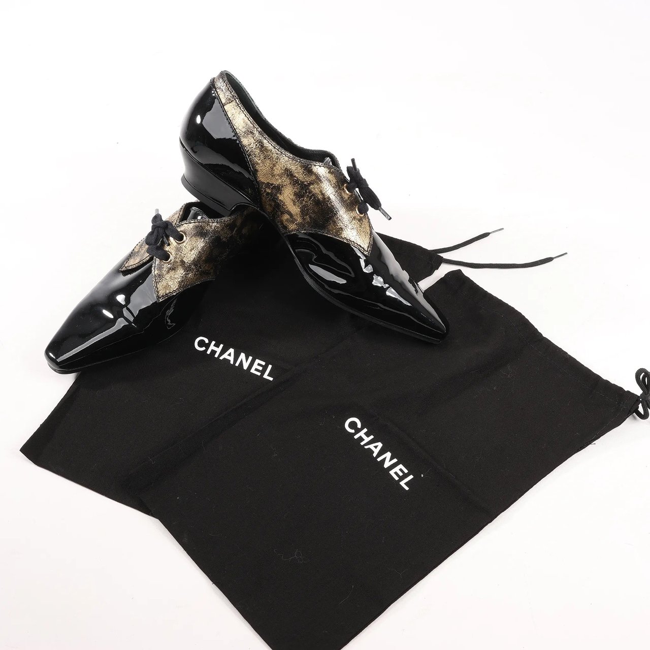 Chanel Chanel Coco Mark Patent Leather Loafers in Black x Gold G34275, Size 37 EU Zwart