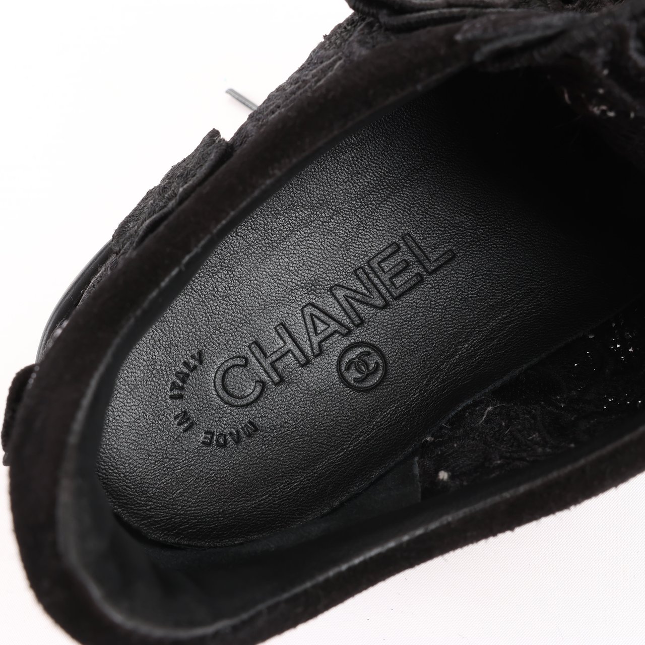 Chanel CHANEL Camelia Lace x Suede Sneakers in Black G34815, Size 37 Zwart