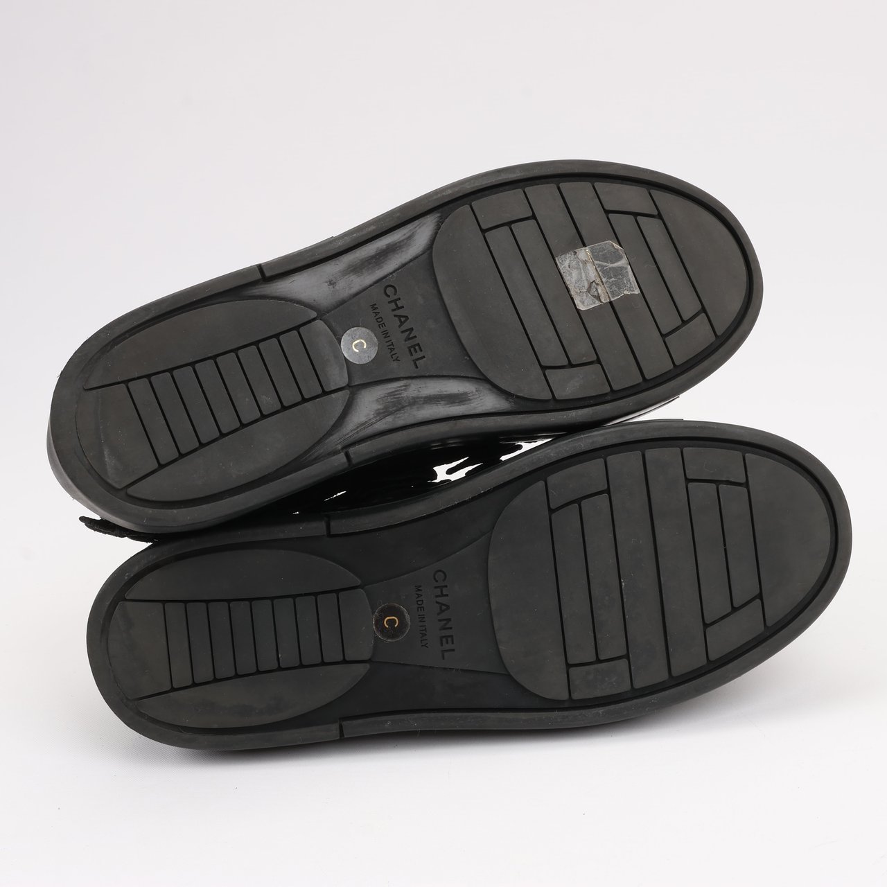 Chanel CHANEL Camelia Lace x Suede Sneakers in Black G34815, Size 37 Zwart