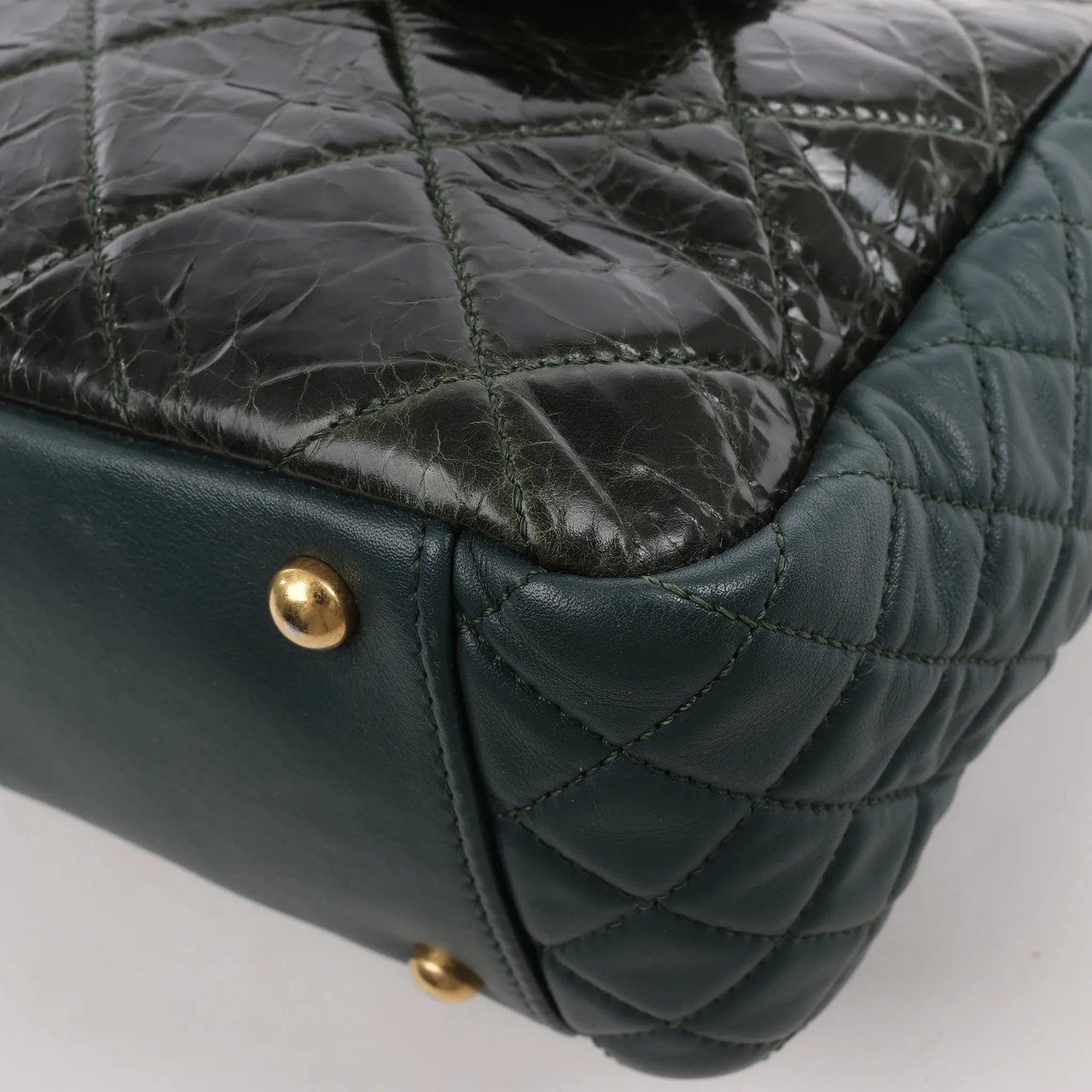 Chanel Chanel Reissue Accordion Quilted Leather Mix Shoulder Bag in Green Groen