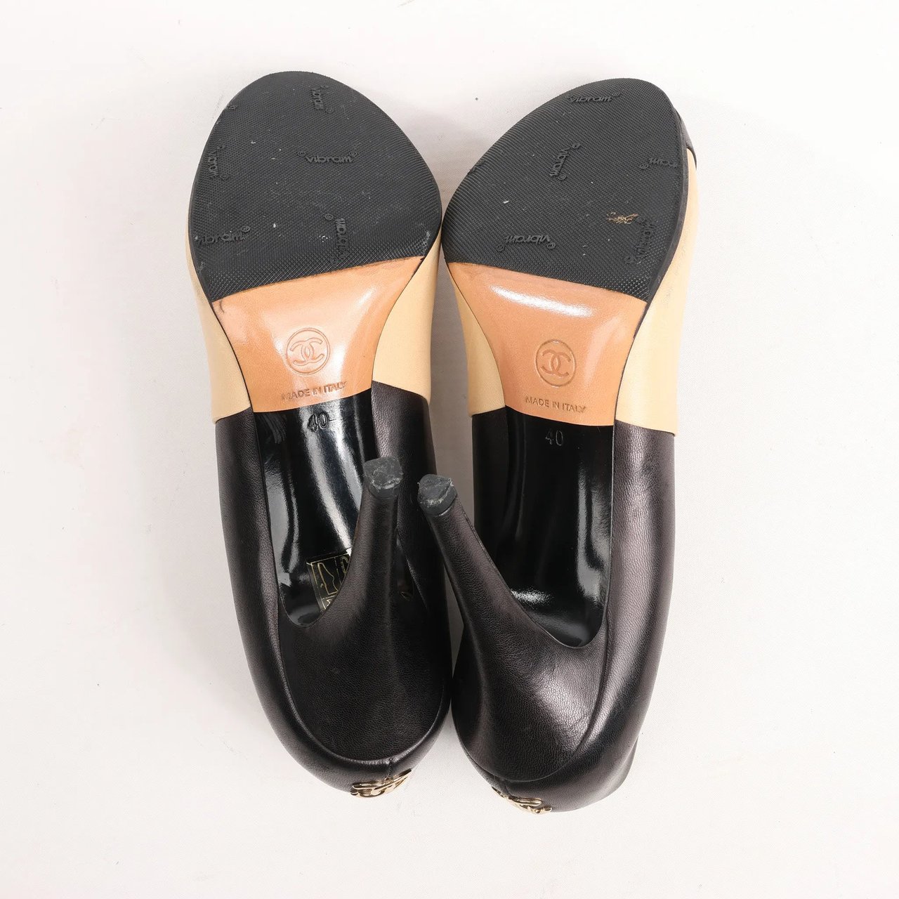 Chanel Chanel Coco Mark Leather Heels Beige x Black G26228, Size 40 EU Divers