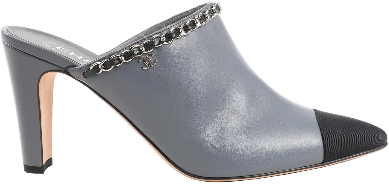 Chanel CHANEL Coco Mark Chain Leather Mule Sandals in Gray G35387, Size 40.5 EU Grijs