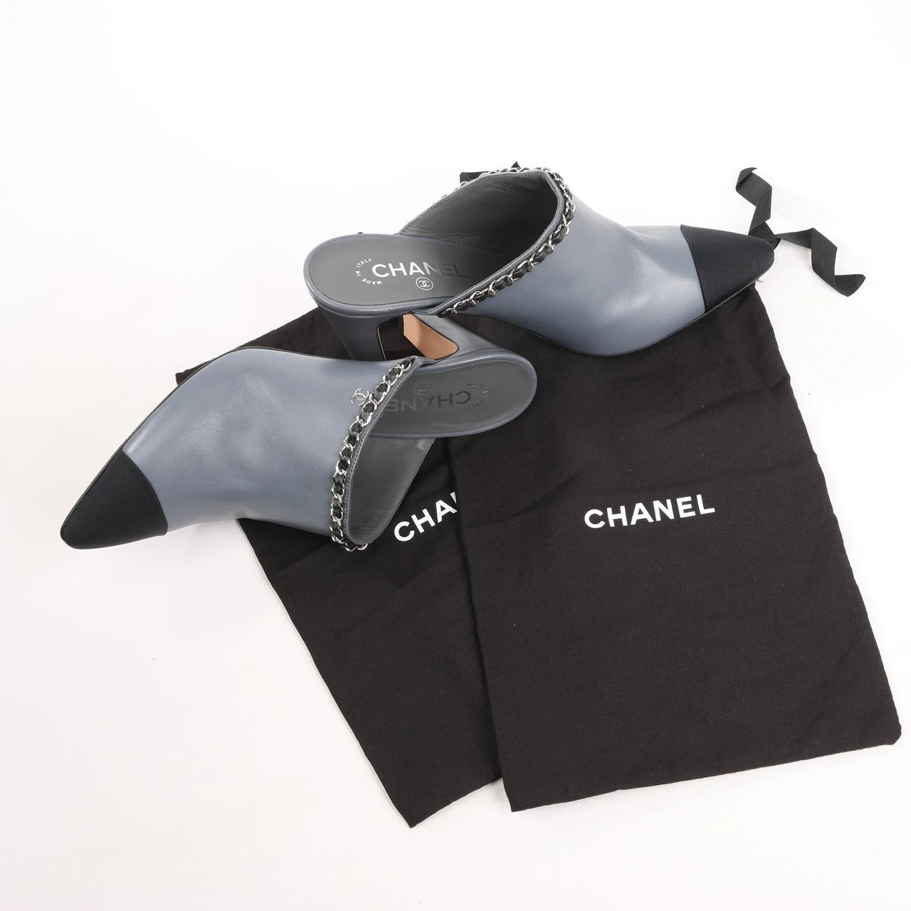 Chanel CHANEL Coco Mark Chain Leather Mule Sandals in Gray G35387, Size 40.5 EU Grijs