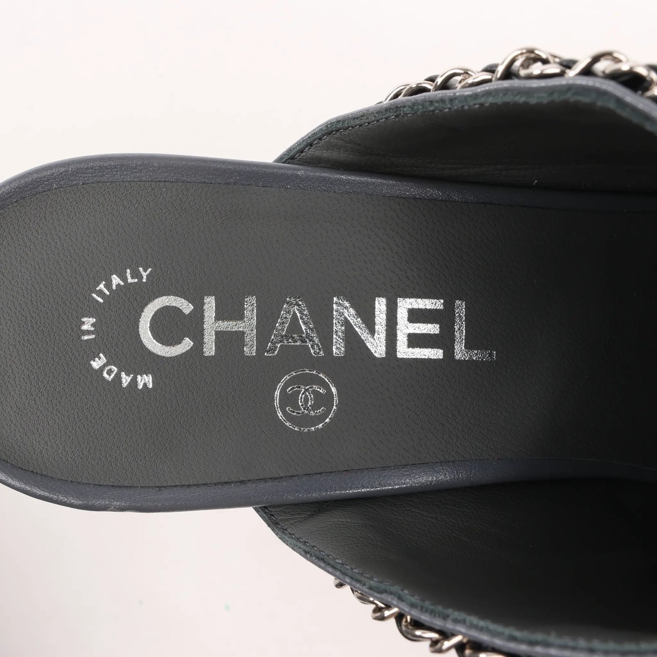 Chanel CHANEL Coco Mark Chain Leather Mule Sandals in Gray G35387, Size 40.5 EU Grijs
