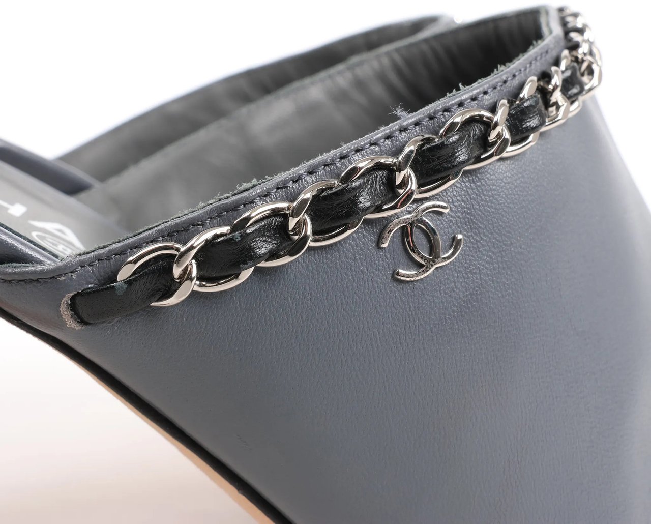 Chanel CHANEL Coco Mark Chain Leather Mule Sandals in Gray G35387, Size 40.5 EU Grijs