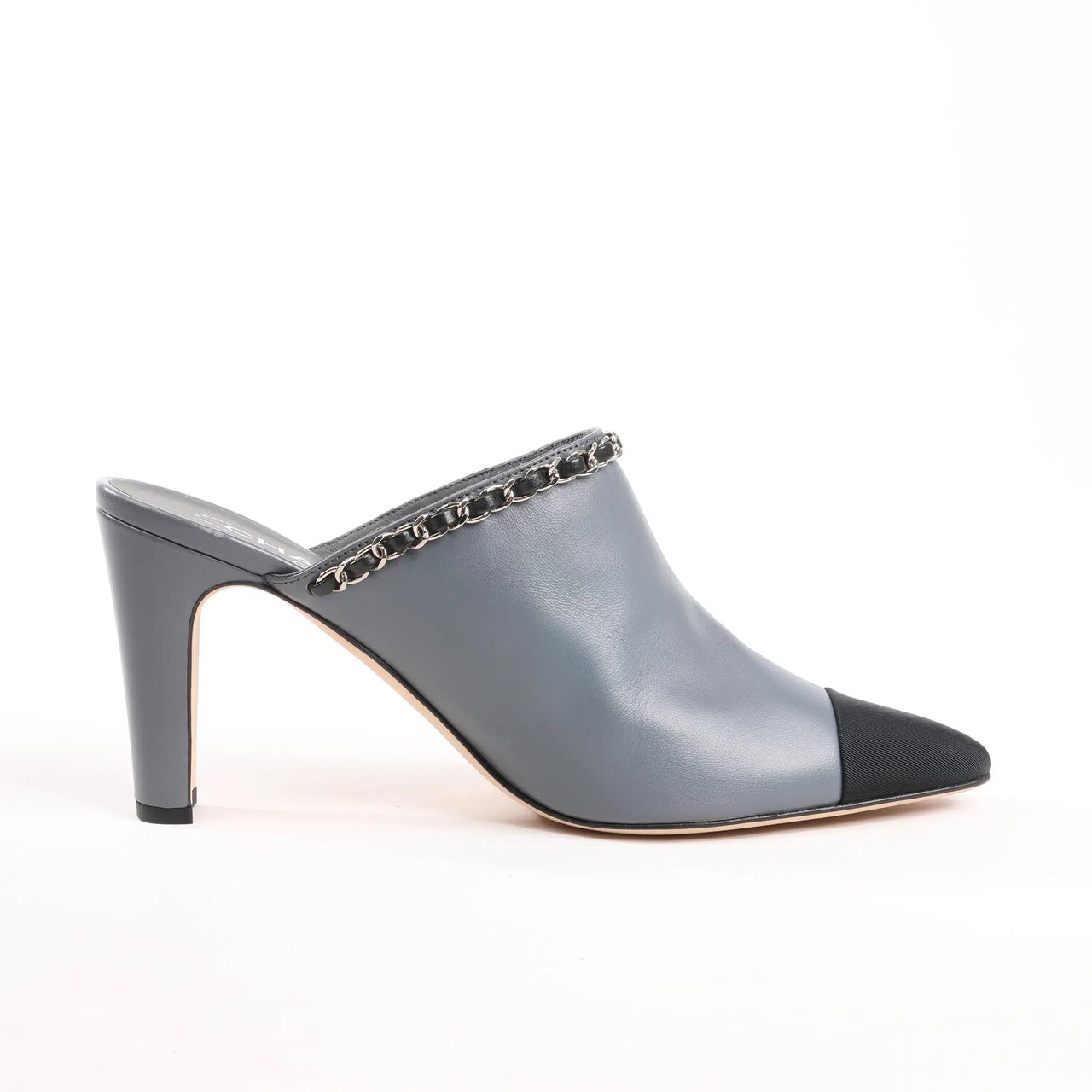 Chanel CHANEL Coco Mark Chain Leather Mule Sandals in Gray G35387, Size 40.5 EU Grijs