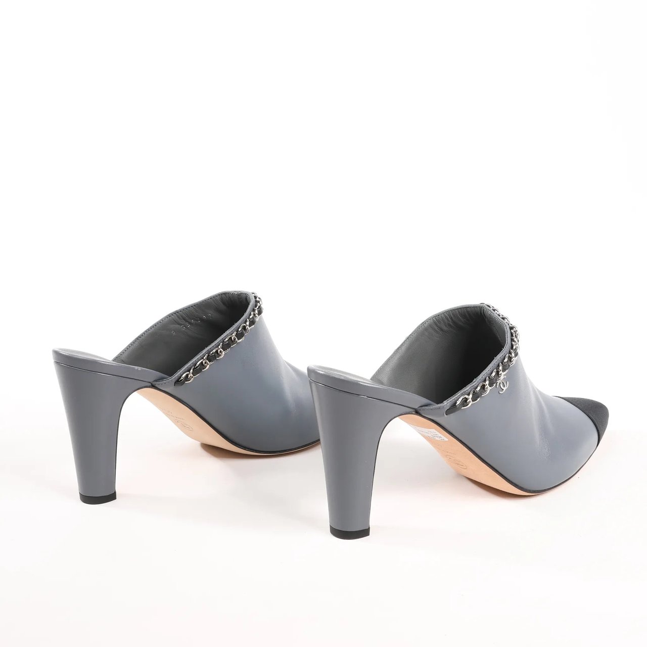 Chanel CHANEL Coco Mark Chain Leather Mule Sandals in Gray G35387, Size 40.5 EU Grijs