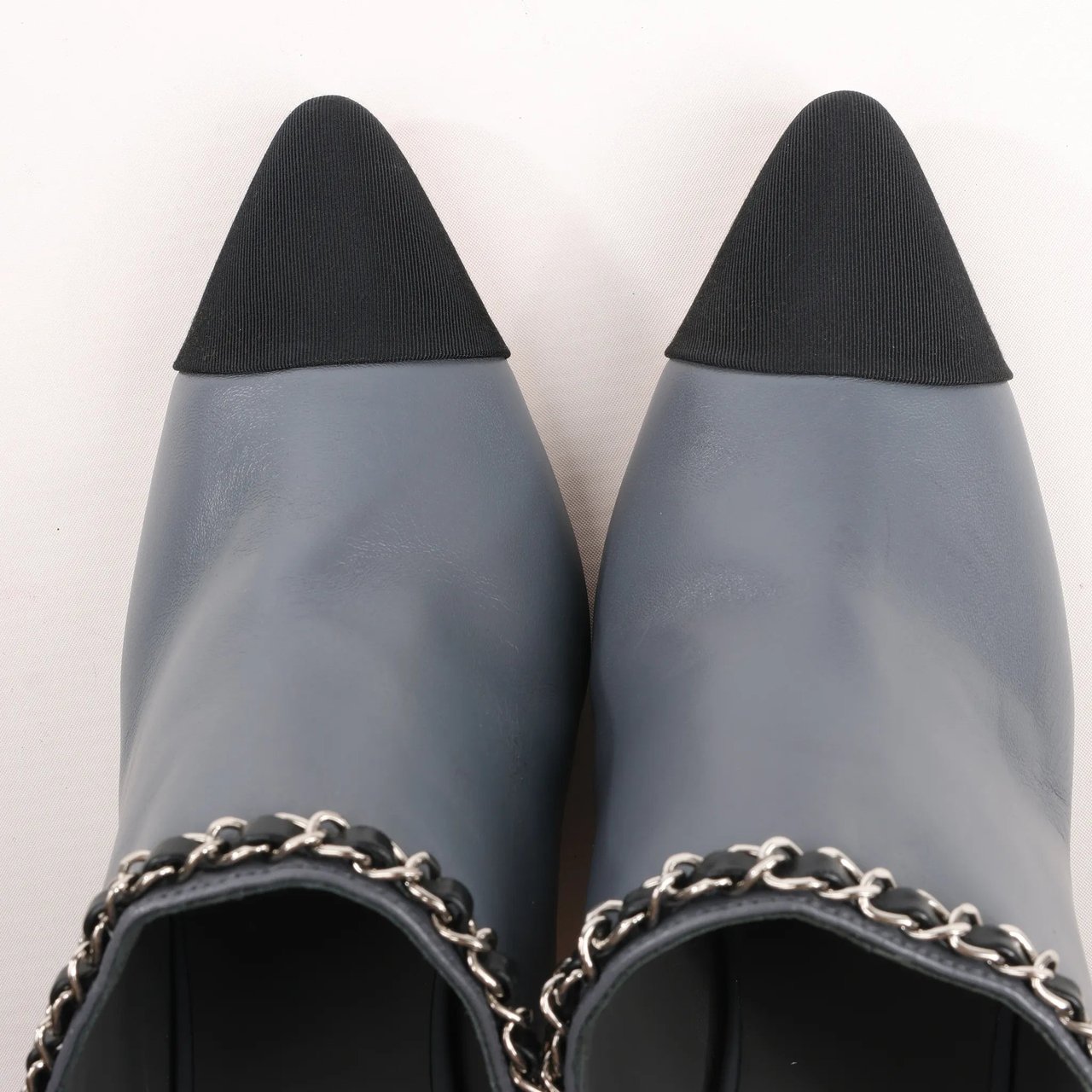 Chanel CHANEL Coco Mark Chain Leather Mule Sandals in Gray G35387, Size 40.5 EU Grijs