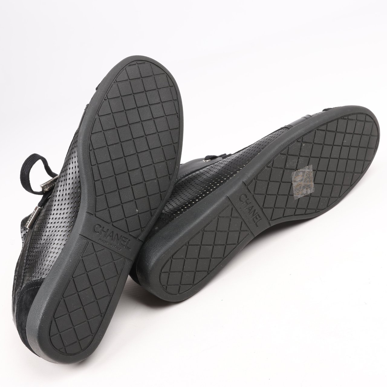 Chanel CHANEL Coco Mark 11P Suede x Leather Sneakers 37 in Black G25313 Zwart