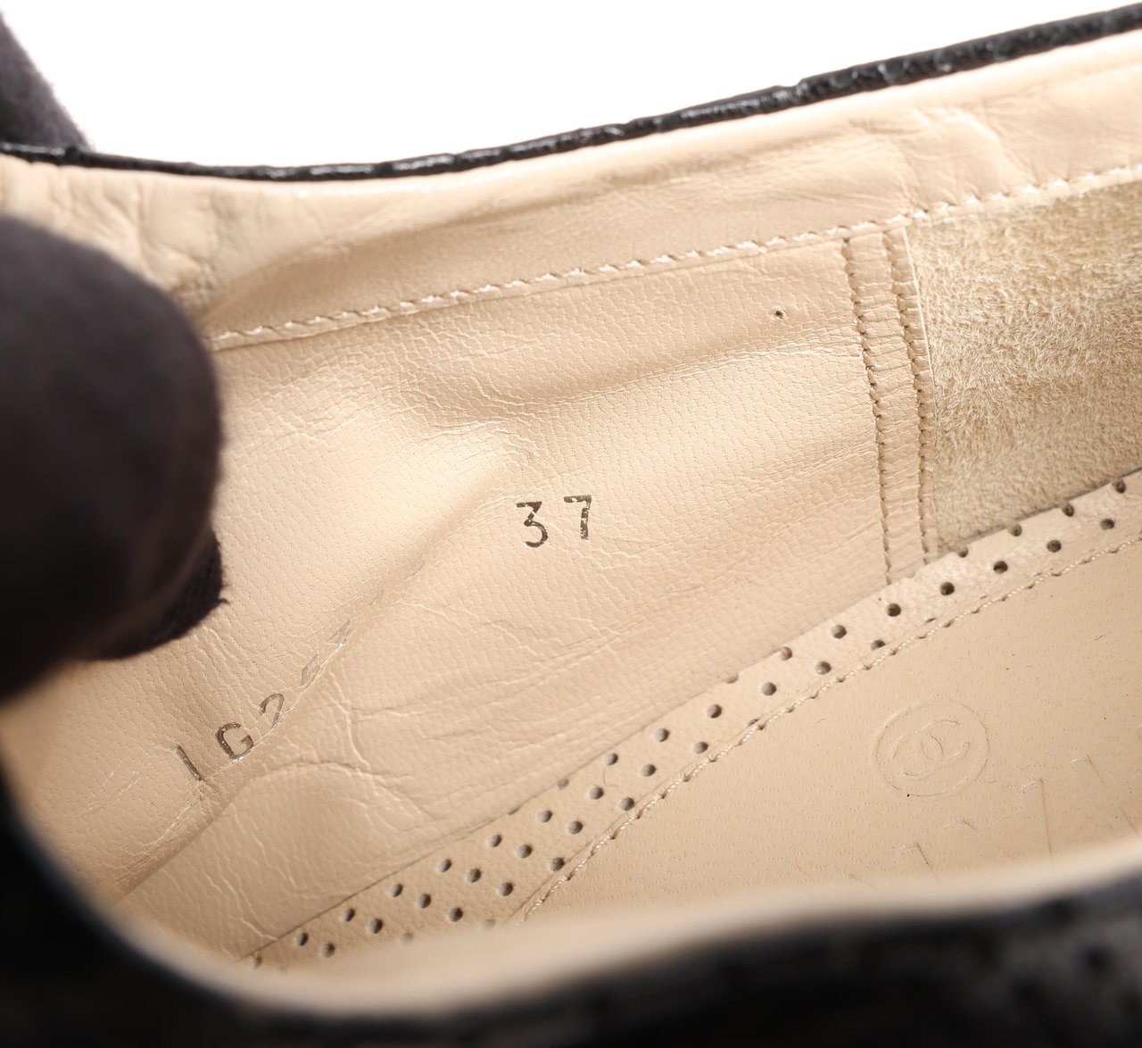 Chanel CHANEL Coco Mark 11P Suede x Leather Sneakers 37 in Black G25313 Zwart