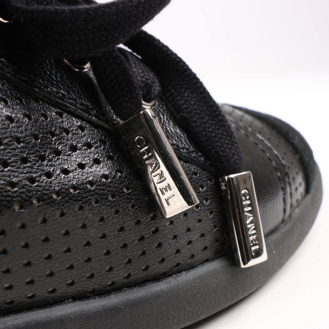 Chanel CHANEL Coco Mark 11P Suede x Leather Sneakers 37 in Black G25313 Zwart