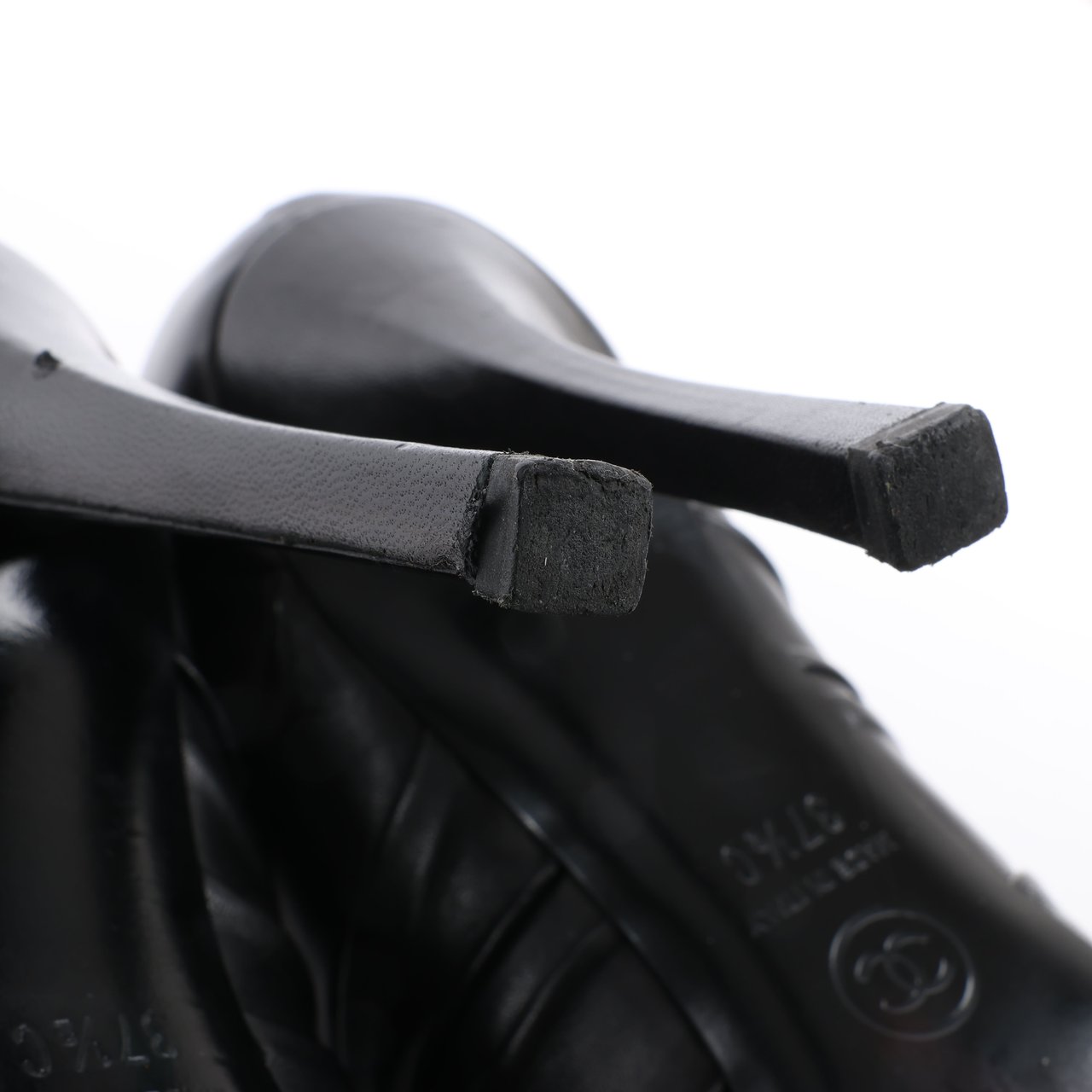 Chanel Chanel Coco Mark Camelia Leather Booties in Black G28629, Size 37.5 EU Zwart