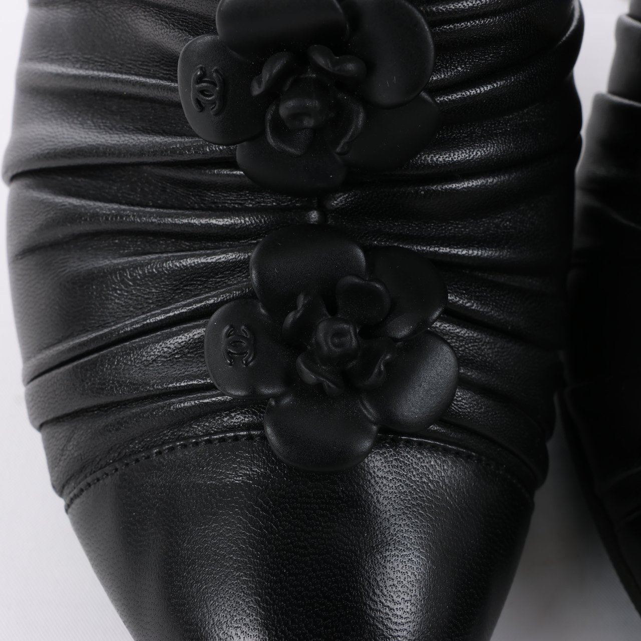 Chanel Chanel Coco Mark Camelia Leather Booties in Black G28629, Size 37.5 EU Zwart