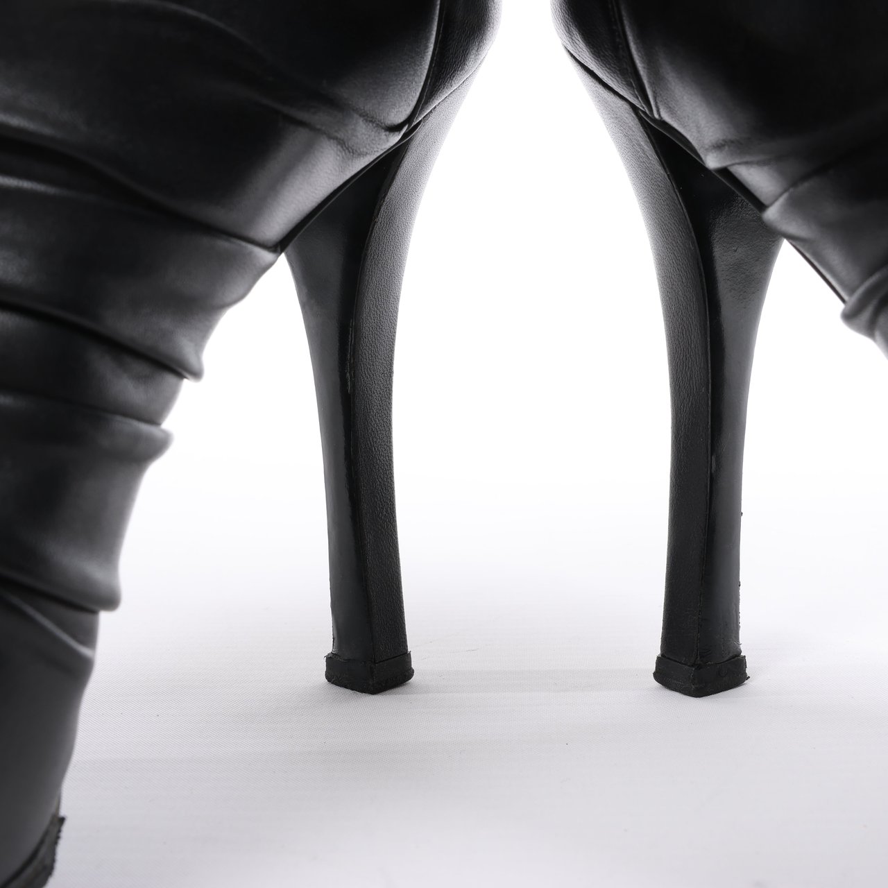 Chanel Chanel Coco Mark Camelia Leather Booties in Black G28629, Size 37.5 EU Zwart