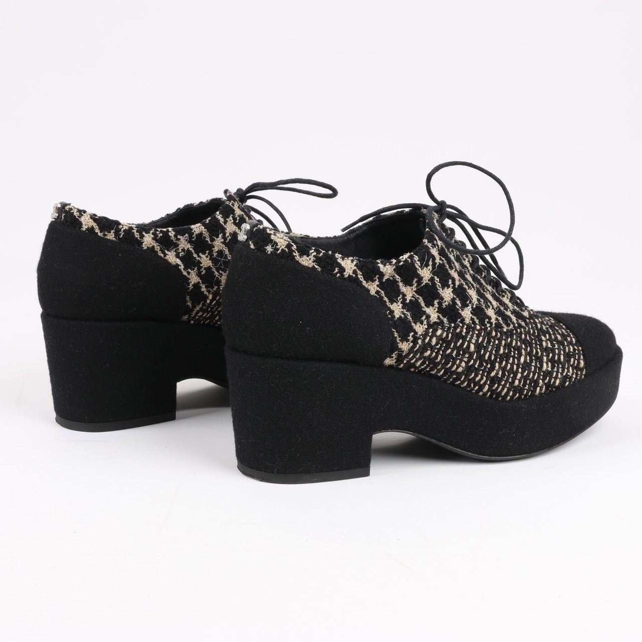 Chanel CHANEL Coco Tweed Felt Mark Leather x Fabric Boots G31378 in Black x Beige, Size 37 EU Zwart