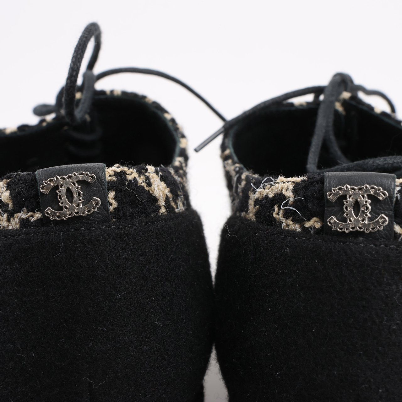 Chanel CHANEL Coco Tweed Felt Mark Leather x Fabric Boots G31378 in Black x Beige, Size 37 EU Zwart