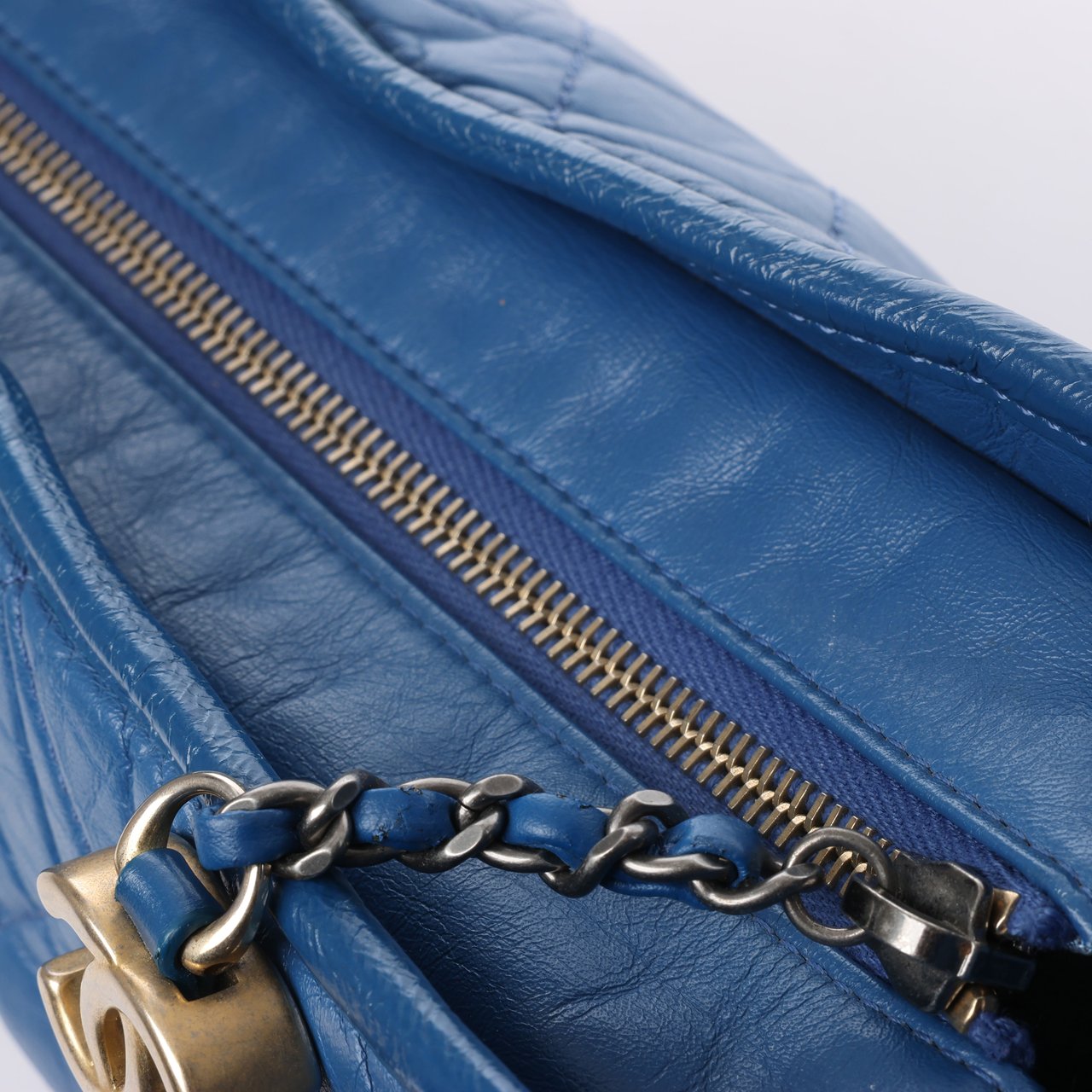 Chanel Chanel Gabrielle Doo Chanel Vintage calf Chain Shoulder Bag Blue Gold x Silver Metal Fittings 27113839 Blauw