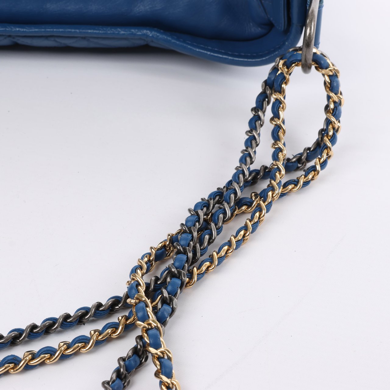 Chanel Chanel Gabrielle Doo Chanel Vintage calf Chain Shoulder Bag Blue Gold x Silver Metal Fittings 27113839 Blauw