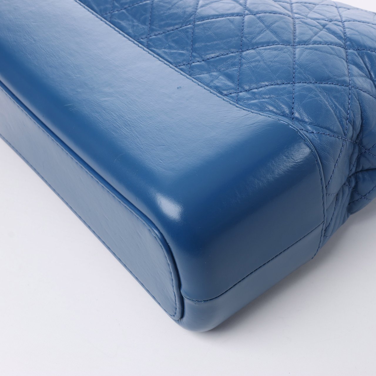 Chanel Chanel Gabrielle Doo Chanel Vintage calf Chain Shoulder Bag Blue Gold x Silver Metal Fittings 27113839 Blauw